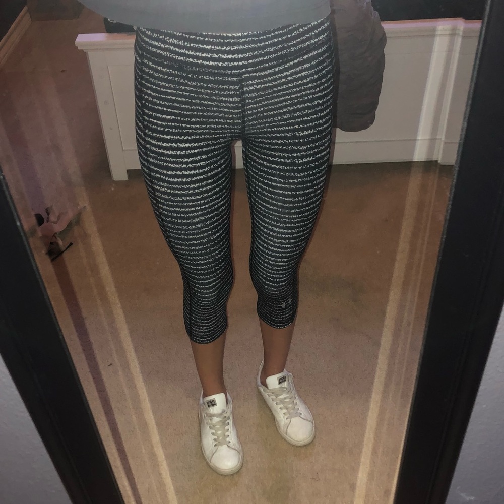Under Armor medium cut leggings
